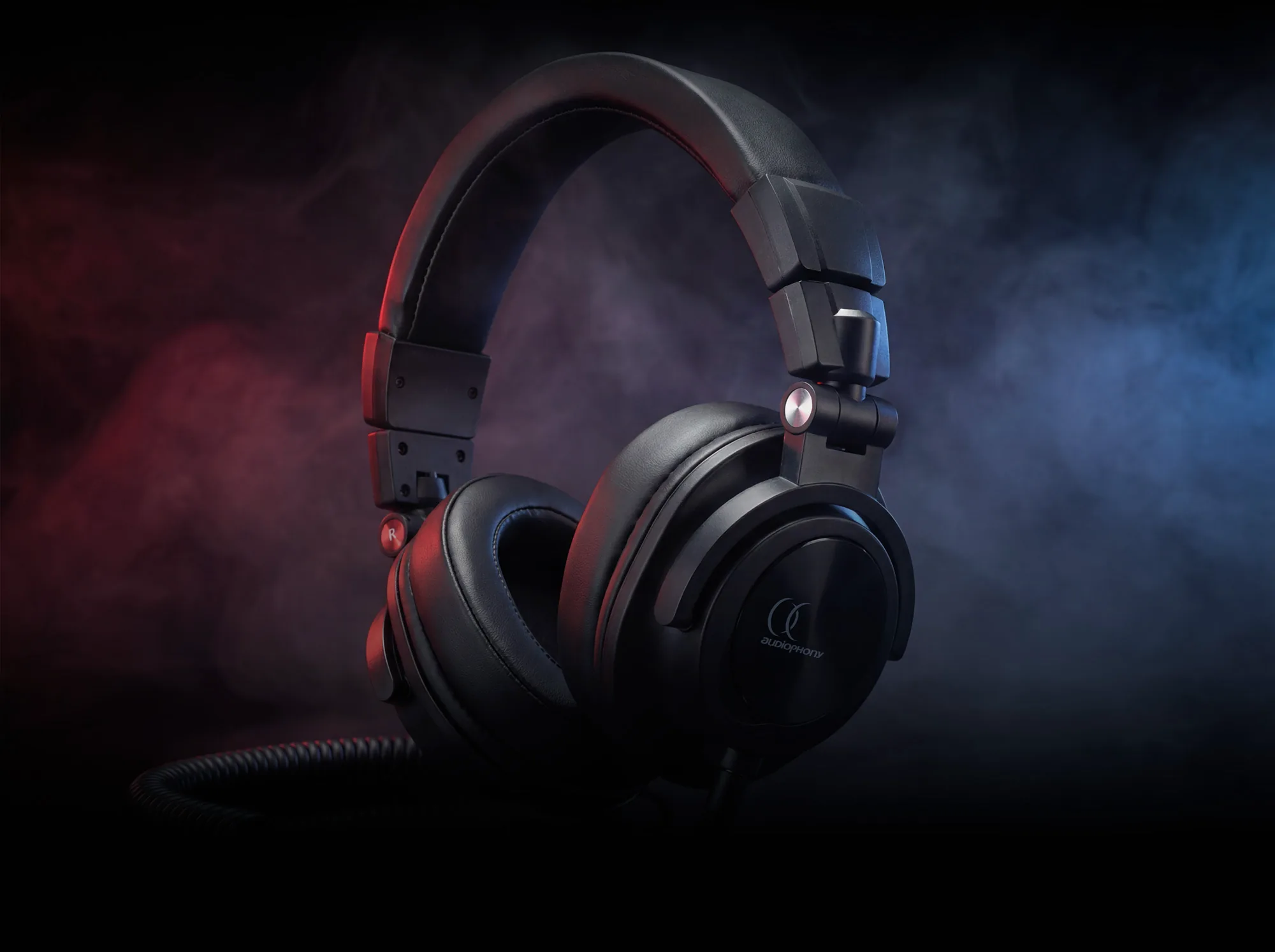 Casque DJ Audiophony dans une scène de club avec fumée rouge et bleue