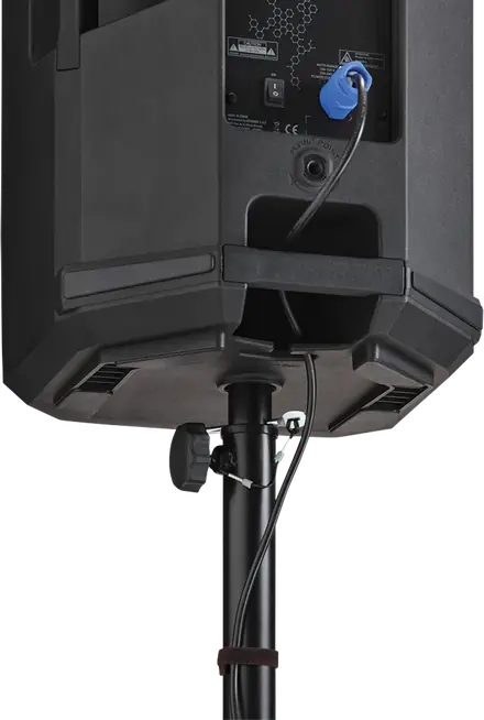 Power cord notch under the CARBON speaker